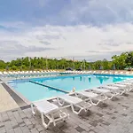 Hotel Lotus &