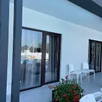 Hotel Lotus & *