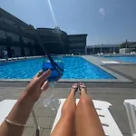 Hotel Lotus & *