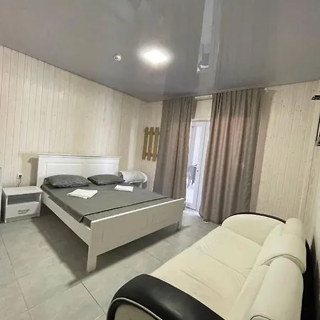 Lotus Hotel *
