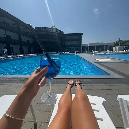Hotel Lotus & *