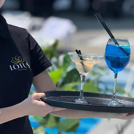 Lotus & Hotel *