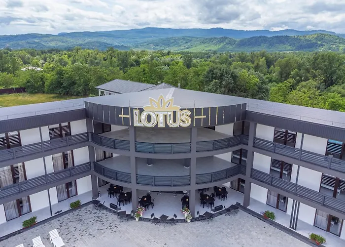 Otel Lotus & *