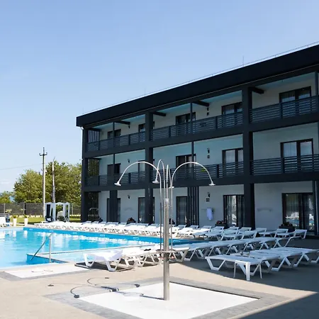 Hotel Lotus &